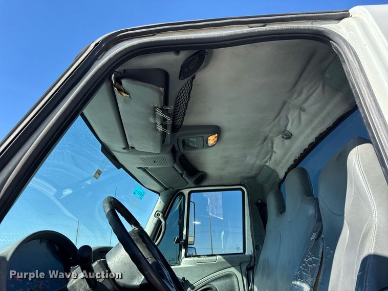 image for item DH9852 2007 International 7400 vacuum truck