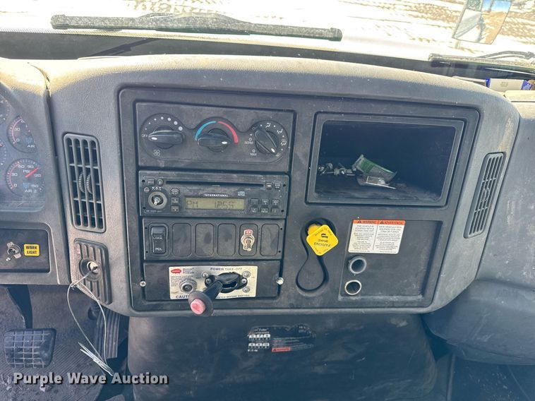 image for item DH9852 2007 International 7400 vacuum truck