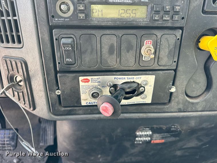 image for item DH9852 2007 International 7400 vacuum truck