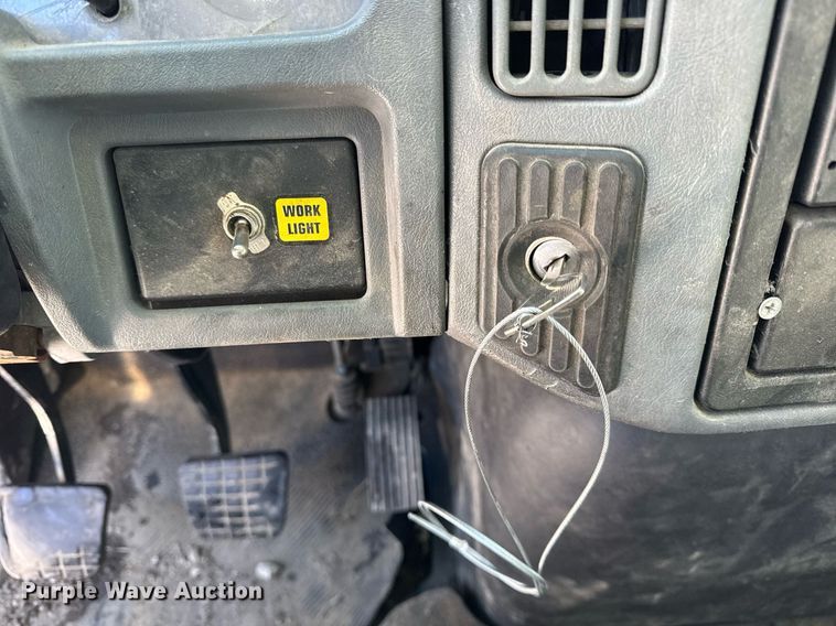 image for item DH9852 2007 International 7400 vacuum truck