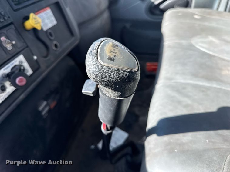 image for item DH9852 2007 International 7400 vacuum truck