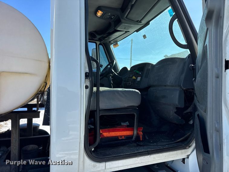 image for item DH9852 2007 International 7400 vacuum truck