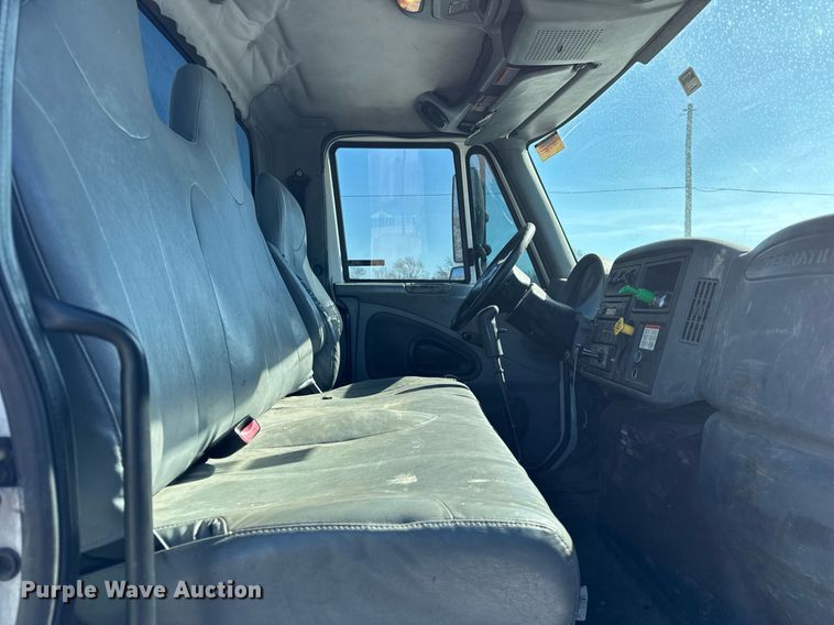 image for item DH9852 2007 International 7400 vacuum truck