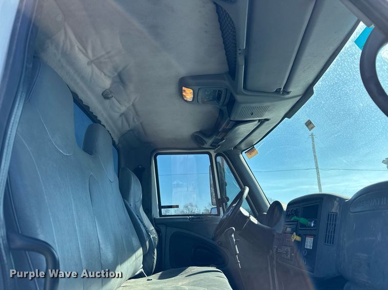 image for item DH9852 2007 International 7400 vacuum truck