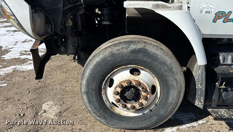 image for item DH9852 2007 International 7400 vacuum truck