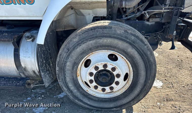 image for item DH9852 2007 International 7400 vacuum truck