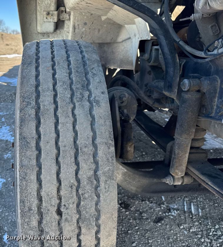 image for item DH9852 2007 International 7400 vacuum truck