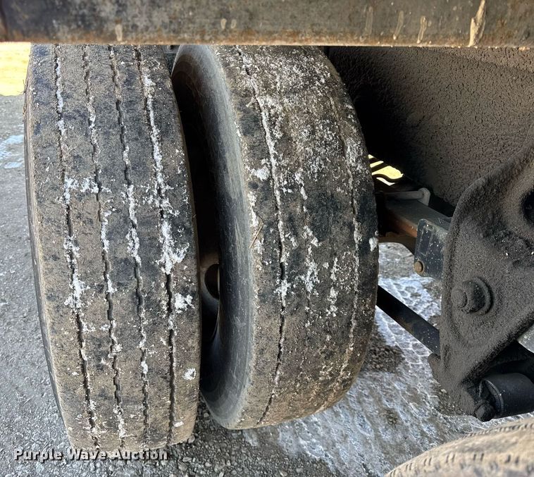 image for item DH9852 2007 International 7400 vacuum truck