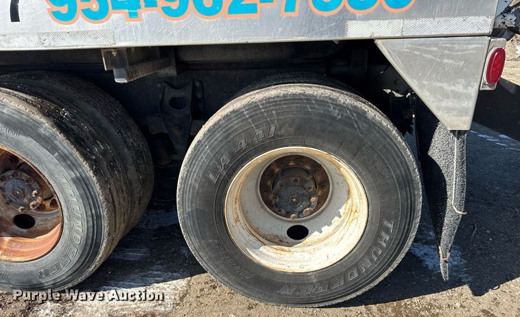 image for item DH9852 2007 International 7400 vacuum truck