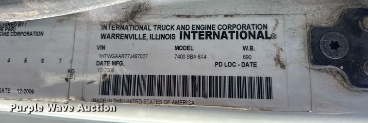 image for item DH9852 2007 International 7400 vacuum truck