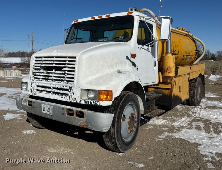 image for item DH9853 1991 International 7100 vacuum truck