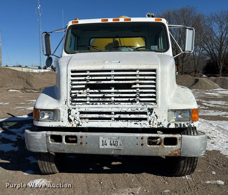 image for item DH9853 1991 International 7100 vacuum truck