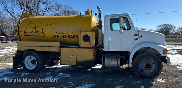 image for item DH9853 1991 International 7100 vacuum truck