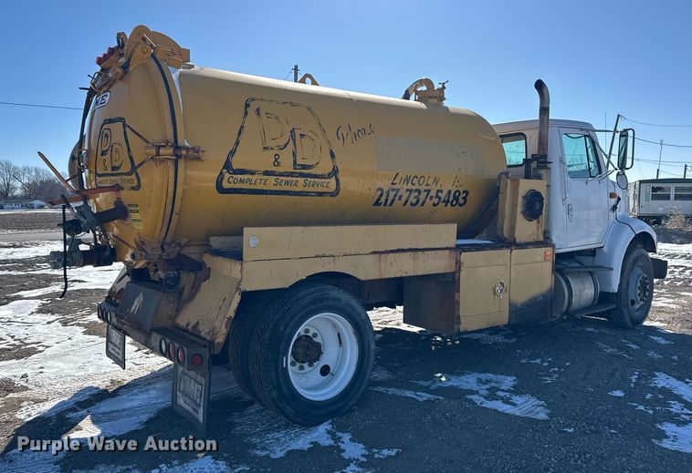 image for item DH9853 1991 International 7100 vacuum truck
