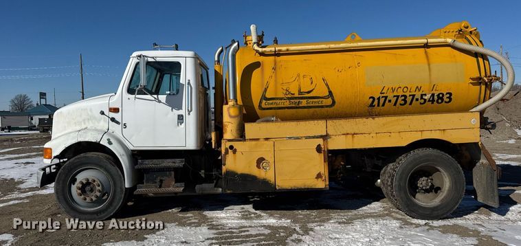 image for item DH9853 1991 International 7100 vacuum truck