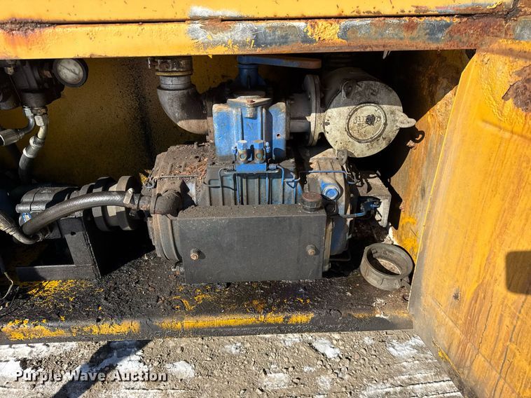 image for item DH9853 1991 International 7100 vacuum truck