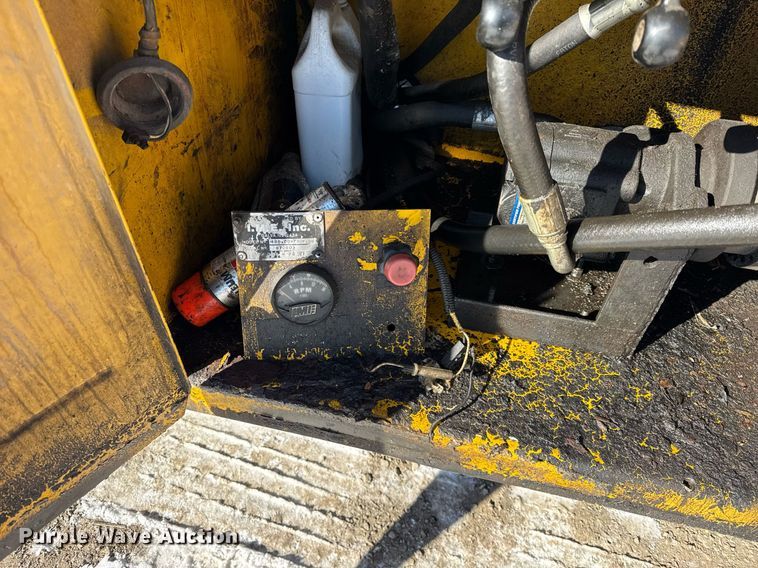 image for item DH9853 1991 International 7100 vacuum truck