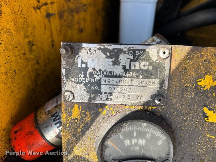 image for item DH9853 1991 International 7100 vacuum truck