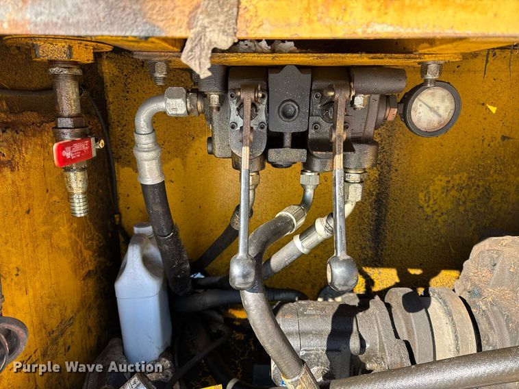 image for item DH9853 1991 International 7100 vacuum truck