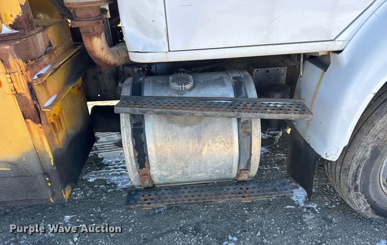 image for item DH9853 1991 International 7100 vacuum truck