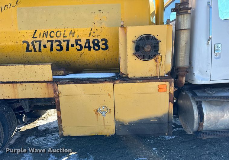 image for item DH9853 1991 International 7100 vacuum truck