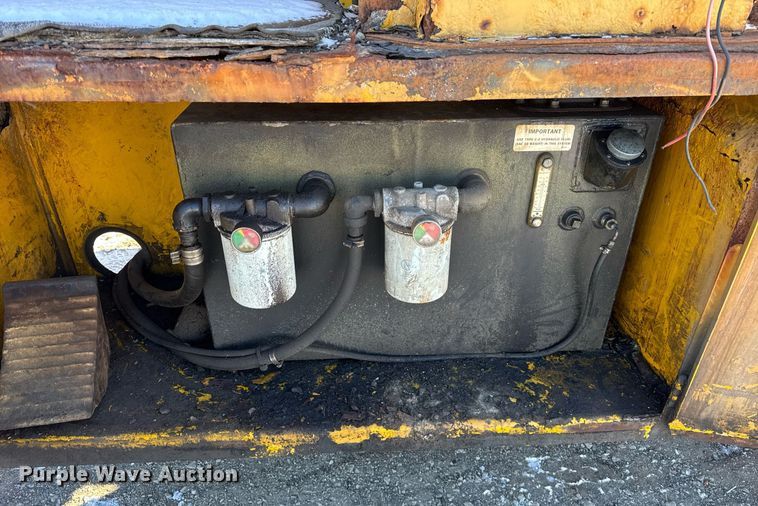 image for item DH9853 1991 International 7100 vacuum truck