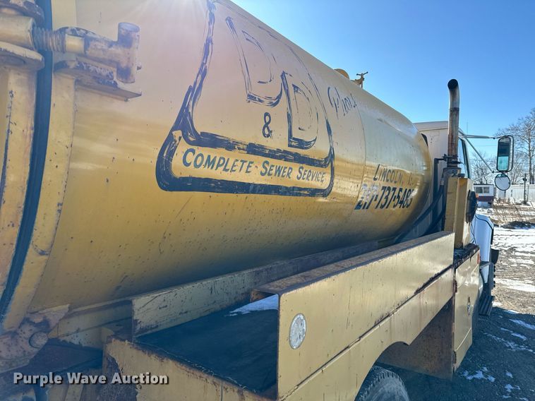 image for item DH9853 1991 International 7100 vacuum truck