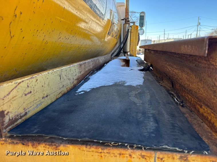 image for item DH9853 1991 International 7100 vacuum truck