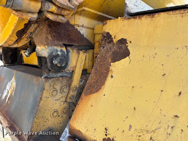 image for item DH9853 1991 International 7100 vacuum truck