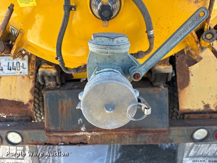 image for item DH9853 1991 International 7100 vacuum truck