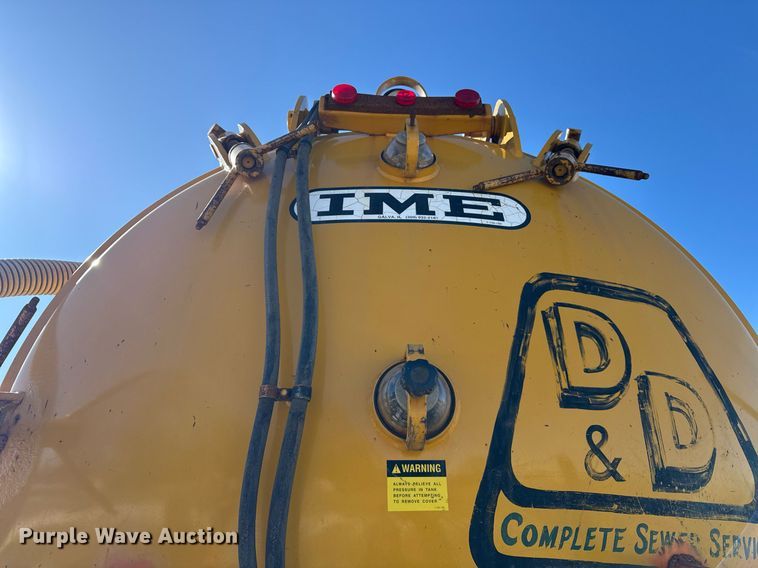 image for item DH9853 1991 International 7100 vacuum truck