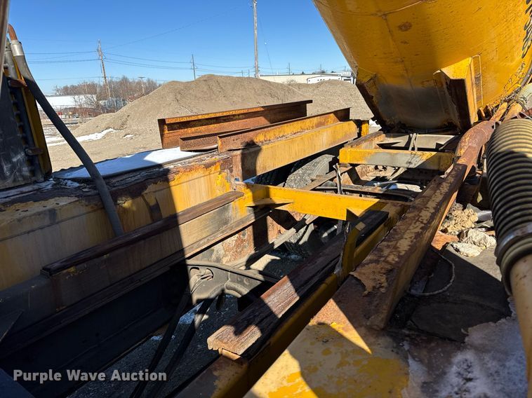 image for item DH9853 1991 International 7100 vacuum truck