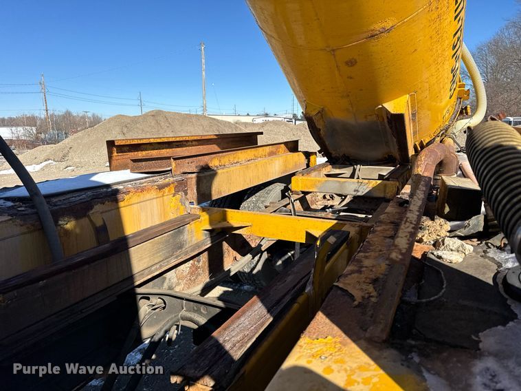 image for item DH9853 1991 International 7100 vacuum truck