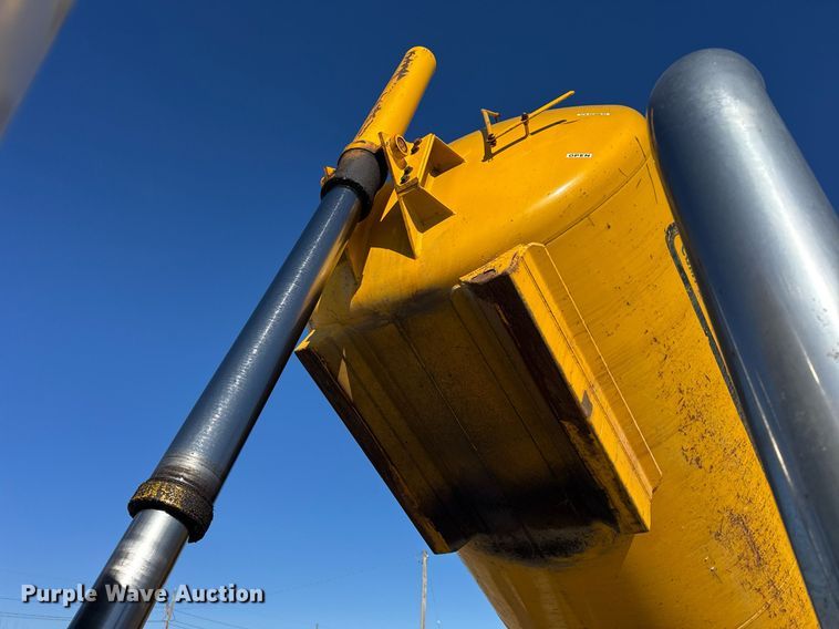 image for item DH9853 1991 International 7100 vacuum truck