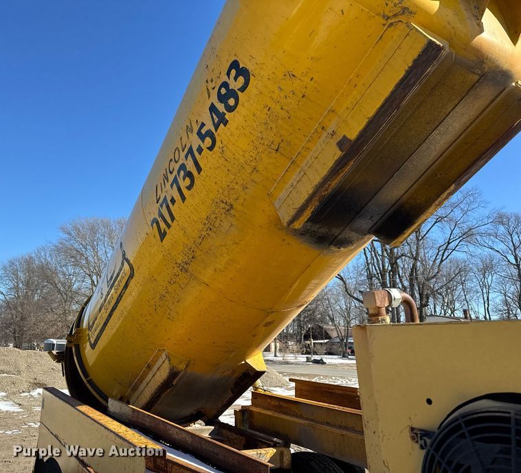 image for item DH9853 1991 International 7100 vacuum truck