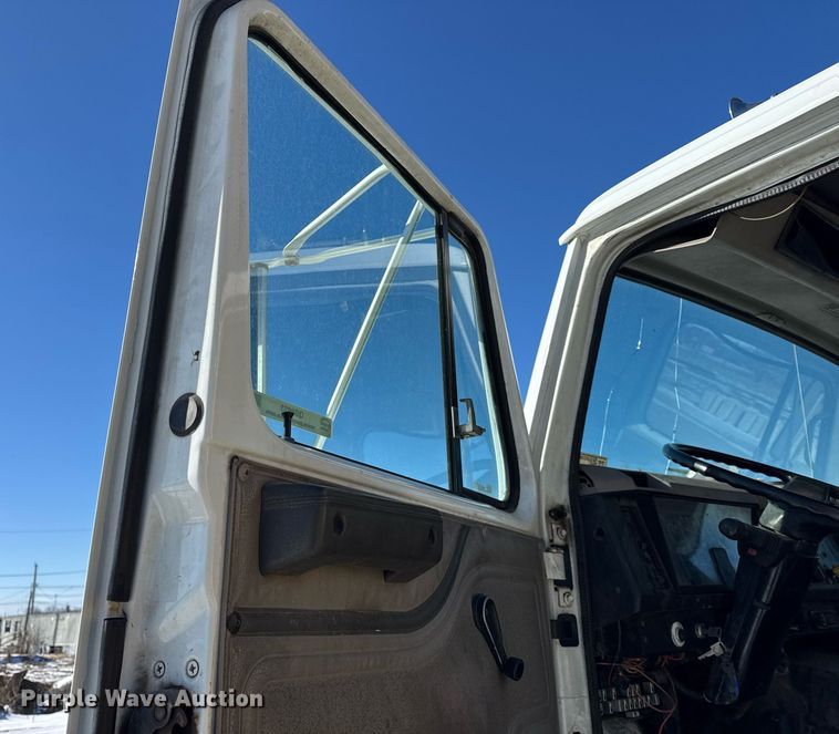 image for item DH9853 1991 International 7100 vacuum truck