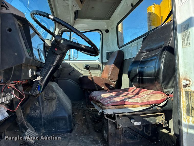 image for item DH9853 1991 International 7100 vacuum truck