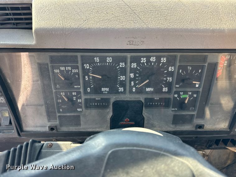 image for item DH9853 1991 International 7100 vacuum truck