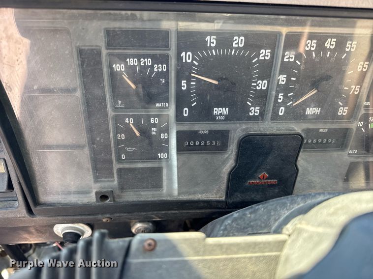 image for item DH9853 1991 International 7100 vacuum truck