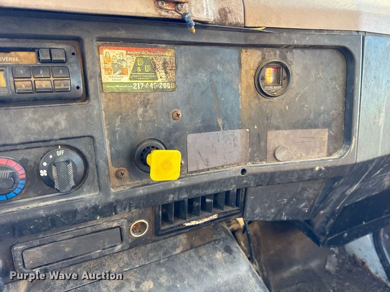 image for item DH9853 1991 International 7100 vacuum truck