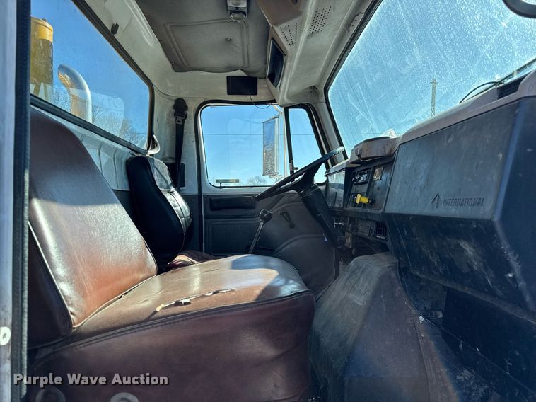 image for item DH9853 1991 International 7100 vacuum truck