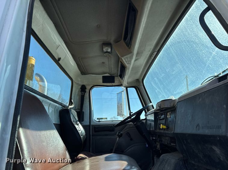 image for item DH9853 1991 International 7100 vacuum truck