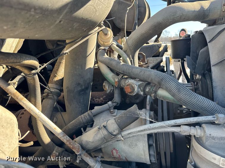 image for item DH9853 1991 International 7100 vacuum truck