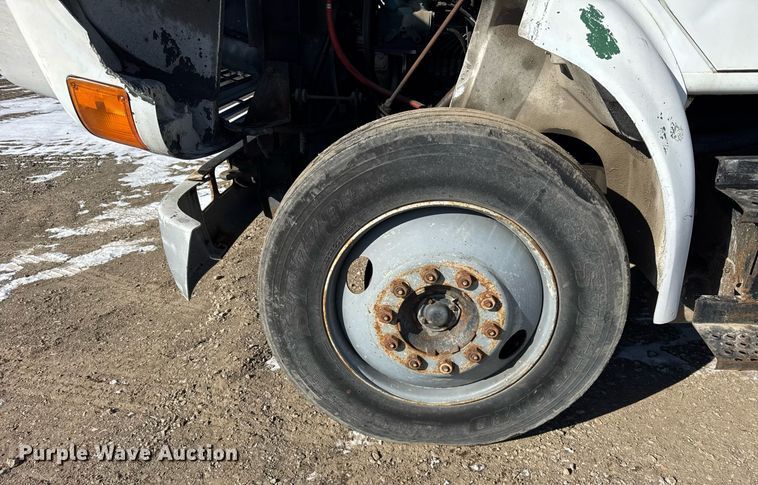 image for item DH9853 1991 International 7100 vacuum truck