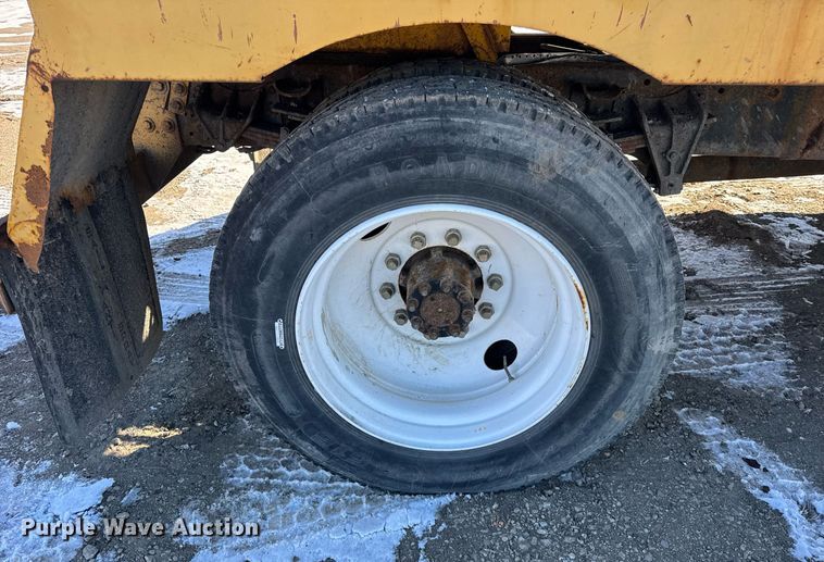 image for item DH9853 1991 International 7100 vacuum truck