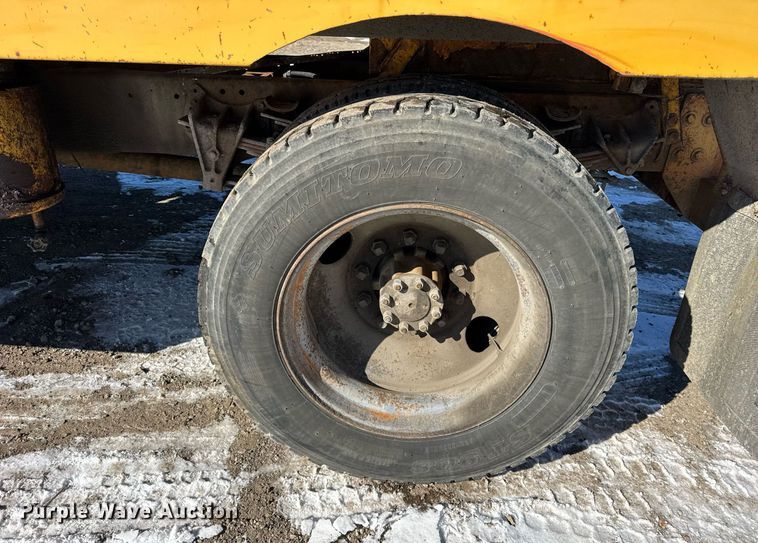 image for item DH9853 1991 International 7100 vacuum truck