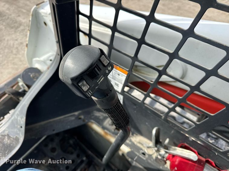 image for item DH9860 2018 Bobcat T550 tracked skid steer loader