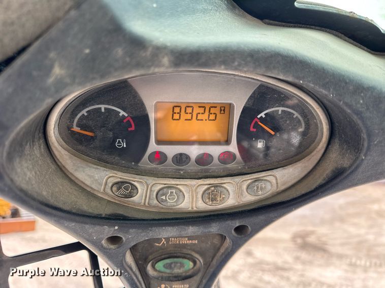 image for item DH9860 2018 Bobcat T550 tracked skid steer loader