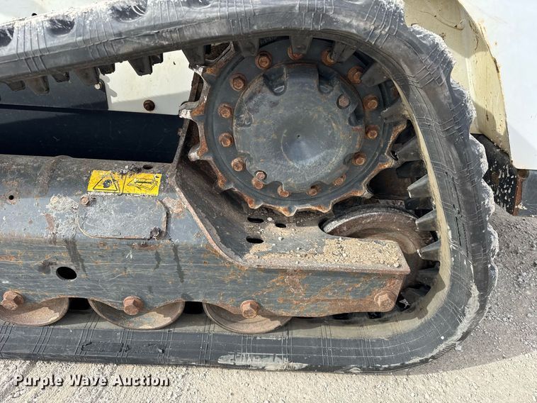 image for item DH9860 2018 Bobcat T550 tracked skid steer loader