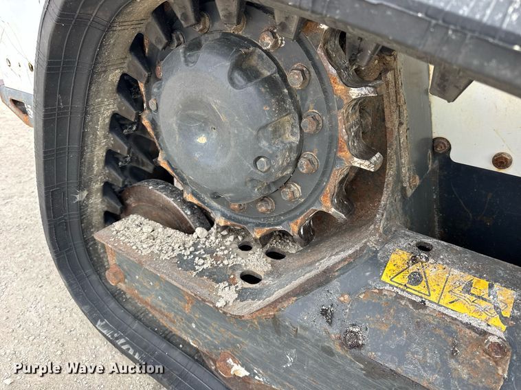 image for item DH9860 2018 Bobcat T550 tracked skid steer loader